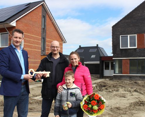 Oplevering zes aardgasvrije woningen aan De Nieuwe Gast in Zuidhorn